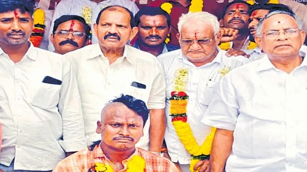 అనర్హుడితో వైసీపీ డీఎస్సీ నిరసన