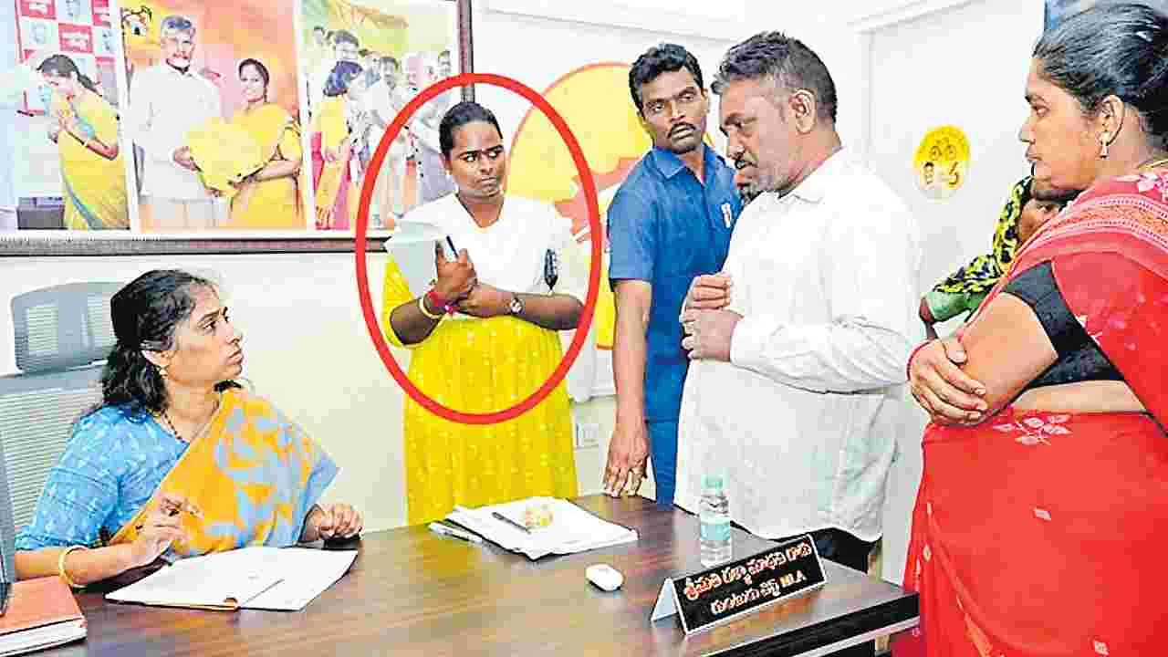 యాచించిన చేతికి గౌరవప్రదమైన కొలువు