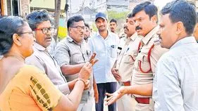 ఆలయంపై నాలుక మడతేసి..