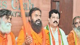 రావణ్‌, శ్రవణ్‌లు హిందూత్వంపై విషం కక్కుతున్నారు