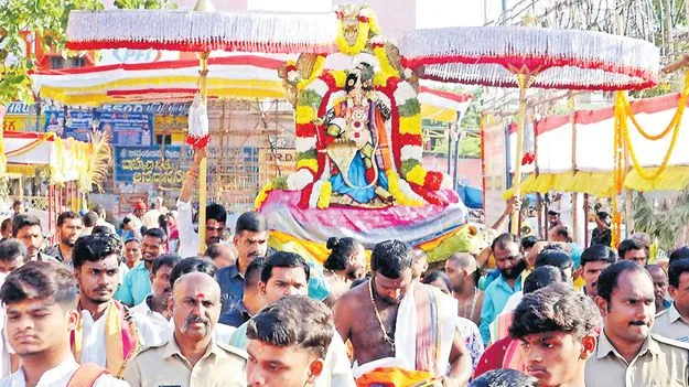 కాళీయమర్ధనుడిగా కోదండరామయ్య