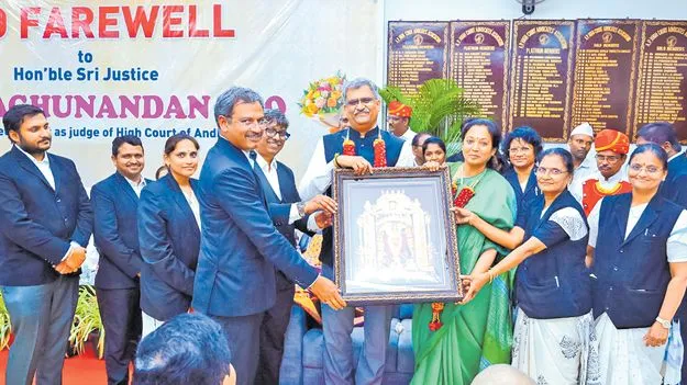 జస్టిస్‌ రఘునందనరావుకు హైకోర్టు ఘన వీడ్కోలు