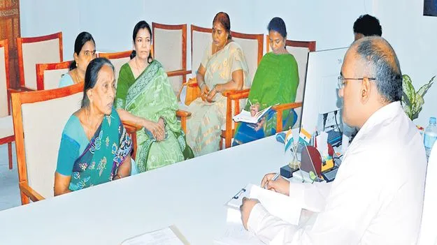 నా కొడుకు బూడిద ఇవ్వండి... లేకపోతే ఆత్మహత్య చేసుకుంటా 