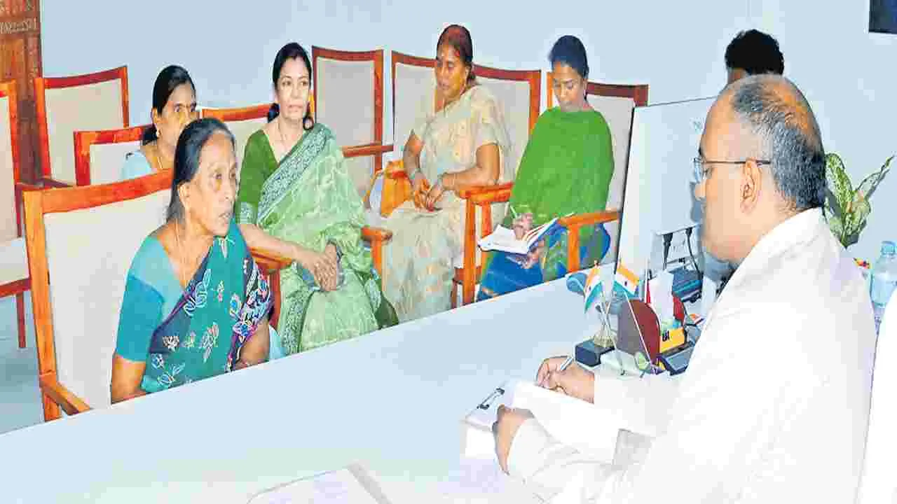 నా కొడుకు బూడిద ఇవ్వండి... లేకపోతే ఆత్మహత్య చేసుకుంటా