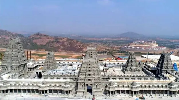 యాదగిరిగుట్ట ఆలయ చైర్మన్‌గా వంశపారంపర్య ధర్మకర్తను నియమించాలి 
