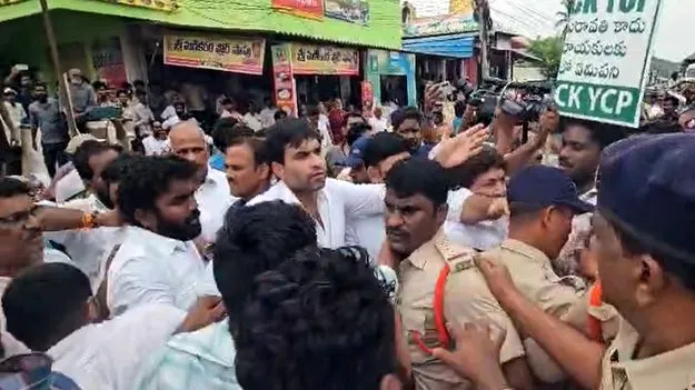 అమరావతిపై  వైసీపీ దండయాత్ర