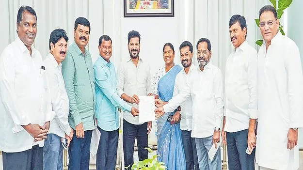 సీఎం రేవంత్‌ను కలిసిన ఆదివాసీ, గిరిజన ఎమ్మెల్యేలు