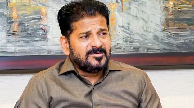 క్యూర్‌లో ఇందిరమ్మ ఇళ్లు జనావాసాల మధ్యనే 