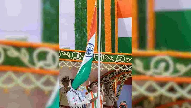 80వ స్వాతంత్ర్య దినోత్సవం.. దేశవ్యాప్తంగా ఘనంగా జెండా ఆవిష్కరణలు