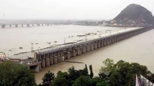 ప్రకాశం బ్యారేజీని సందర్శించిన జీఆర్‌ఎంబీ చైర్మన్‌