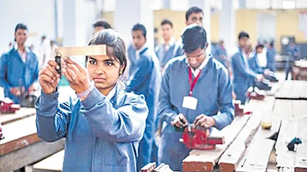 వచ్చే ఐదు నెలల్లో 10 వేల మందికి ఉపాధి