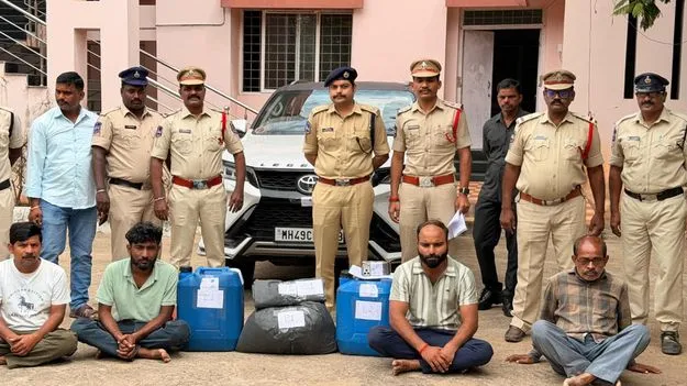 హైదరాబాద్ శివారులో డ్రగ్స్‌ డెన్‌