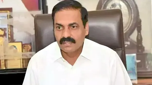 కాకాణి గోవర్ధన్‌రెడ్డికి హైకోర్టు నోటీసులు