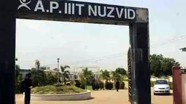 నూజివీడు ట్రిపుల్‌ ఐటీ విద్యార్థినులపై వేధింపులు