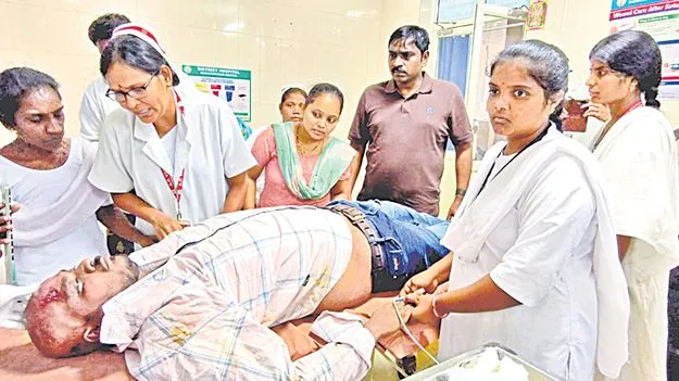 వ్యక్తి ప్రాణం నిలిపిన.. కలెక్టర్‌ ఔదార్యం