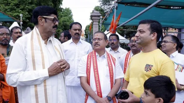 పరిపాలన సిబ్బంది కోసం 297 ఆధునిక గృహాలు