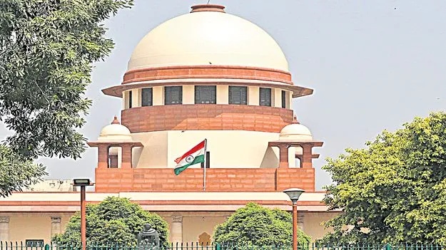 నాలుగు తరాలకు పరిష్కారమైన భూ వివాదం  