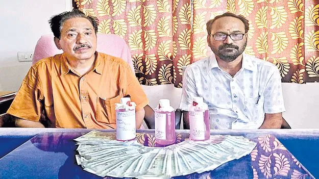 ఏసీబీ వలలో ఇద్దరు ఇంజనీర్లు