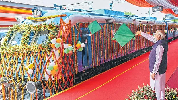 హైటెక్‌ హంగులతో రైల్వేస్టేషన్‌