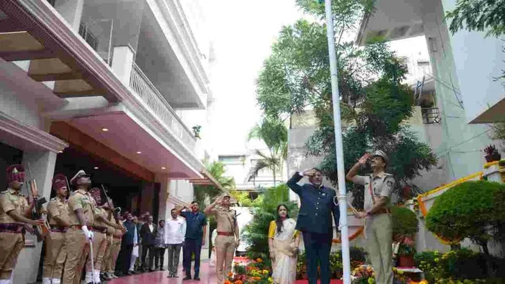 80వ స్వాతంత్ర్య దినోత్సవం.. దేశవ్యాప్తంగా ఘనంగా జెండా ఆవిష్కరణలు