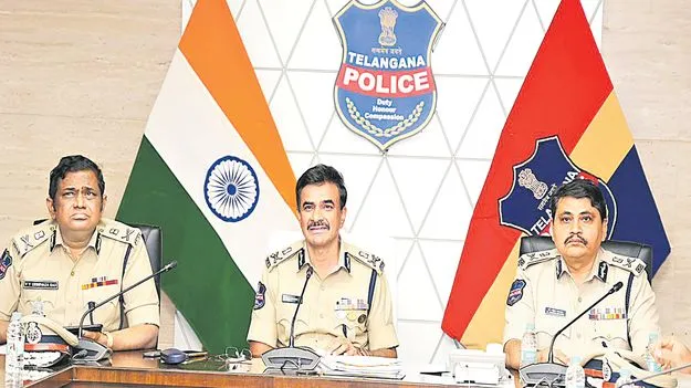 ఠాణాలు వదిలి బయటకు రండి