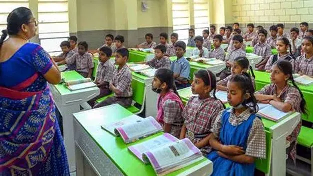 విద్యార్థులు లేకపోతే ‘మిగులు’గా టీచర్లు