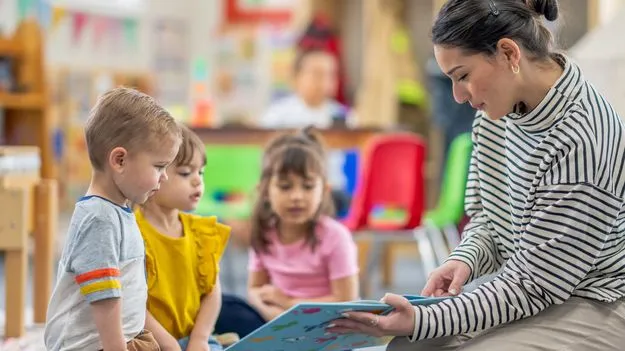 మోసపూరితంగా టీచర్‌ కొలువు