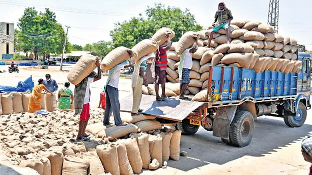 ధాన్యం రవాణాకు వాహనాల కొరత లేకుండా చూడండి