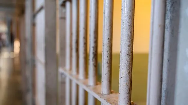 పారిపోతున్నారు!