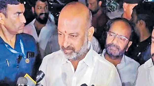 కేటీఆర్‌కు సిగ్గుండాలి