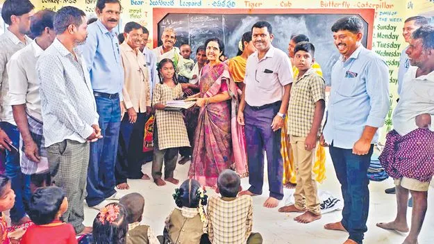 పరిశ్రమలకు సేవాపేక్ష ఉండాలి