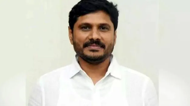 చంద్రబాబు ఫొటోల మార్ఫింగ్‌ కేసులో..పూడి శ్రీహరికి చుక్కెదురు