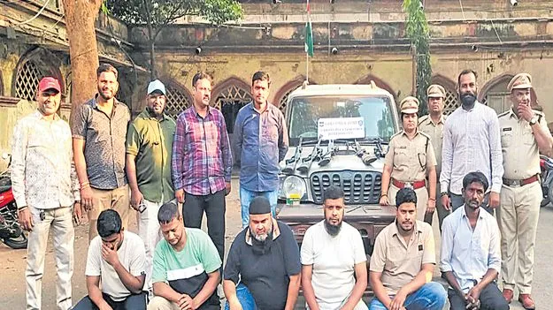 వన్యప్రాణులను వేటాడి తింటున్న ముఠా అరెస్టు