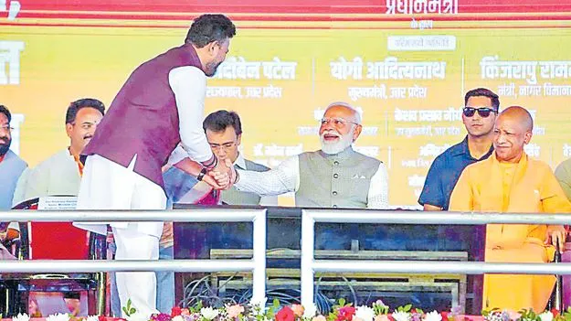 100 ఎయిర్‌స్ట్రిప్‌లు, 200 హెలిపోర్టులు