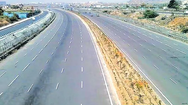 రెండు రాజధానులను కలిపే హైవే ఇది