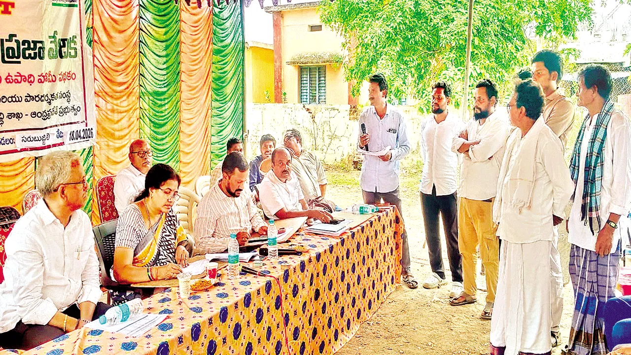 ‘ఉపాధి’ నిధులతో ఇంటికి రహదారి