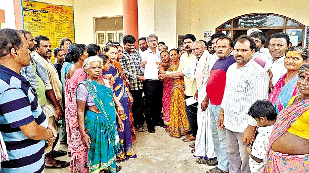  ఉపాధి పనులు నిలిపివేయడంపై ఆగ్రహం 
