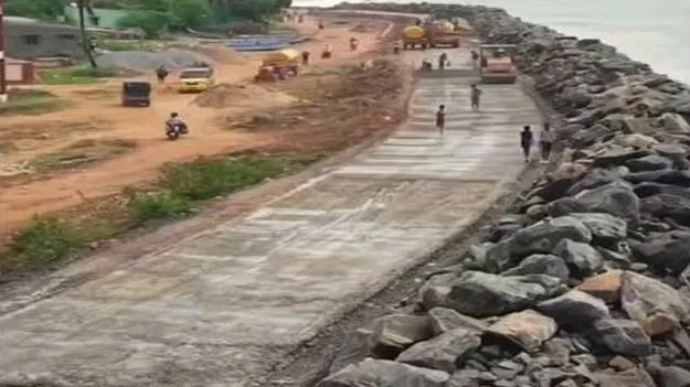 రూ.323 కోట్లతో ఉప్పాడ తీరానికి రక్షణ గోడ