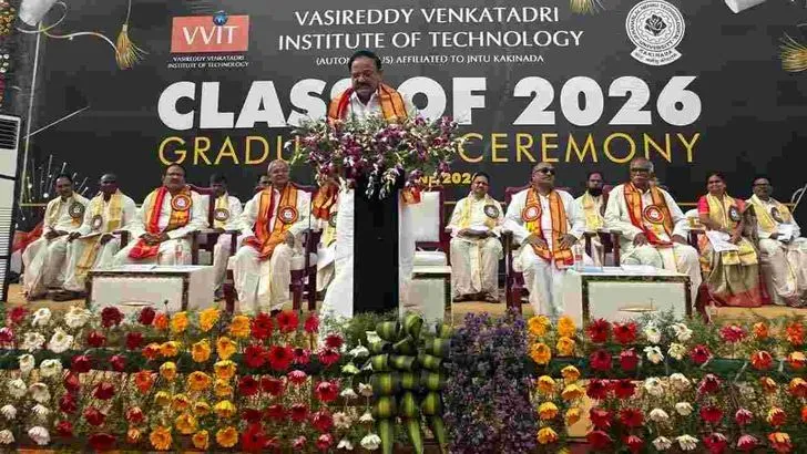 గుంటూరులో వీవీఐటీయూ స్నాతకోత్సవంలో పాల్గొన్న వెంకయ్య నాయుడు