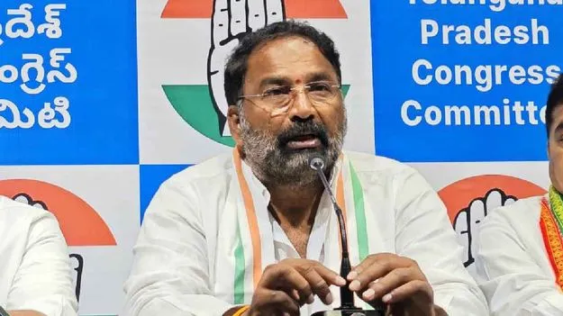 కొండా సురేఖపైన కుట్ర చేయాల్సిన ఎవరికి అవసరం లేదు: మంత్రి శ్రీహరి