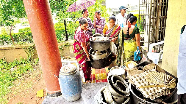 ఆలస్యంగా భోజనం