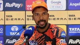 సాటి మనిషికి సాయం చేయాలనే తపన ఉండాలి: వరుణ్ ఆరోన్