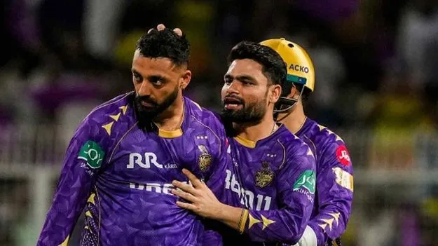  చరిత్ర సృష్టించిన మిస్టరీ స్పిన్నర్ వరుణ్.. తొలి ప్లేయర్‌గా రికార్డ్