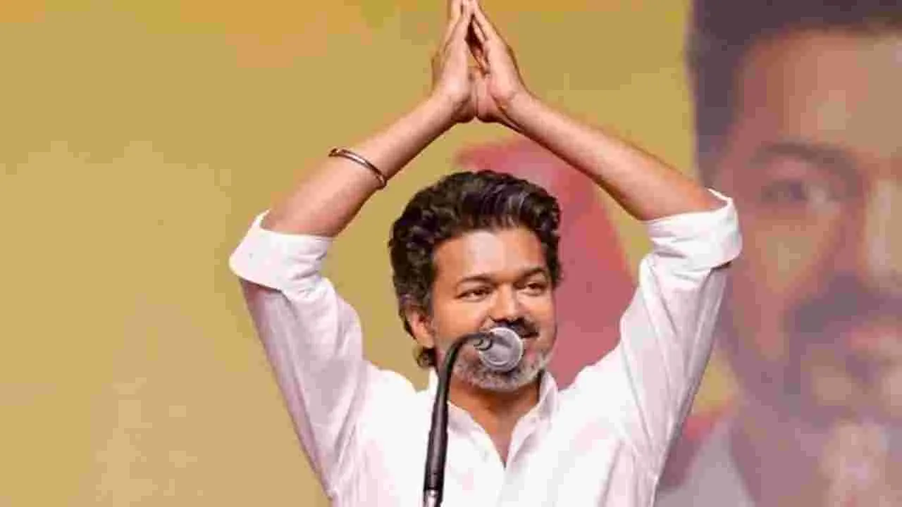 మరి కాసేపట్లో విజయ్ ప్రమాణ స్వీకారం.. మంత్రులు వీరే..