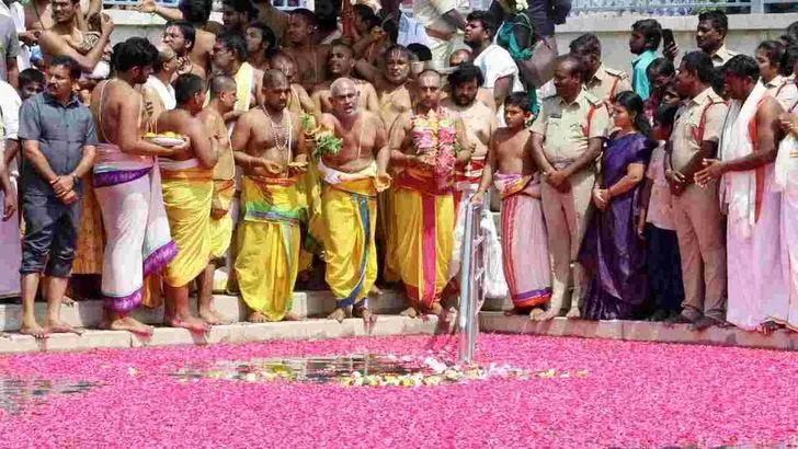 వైభవంగా ఒంటిమిట్ట శ్రీ కోదండ రాముడు చక్రస్నానం.. హాజరైన భక్తులు