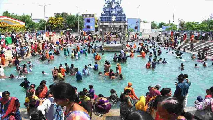 వైభవంగా ఒంటిమిట్ట శ్రీ కోదండ రాముడు చక్రస్నానం.. హాజరైన భక్తులు