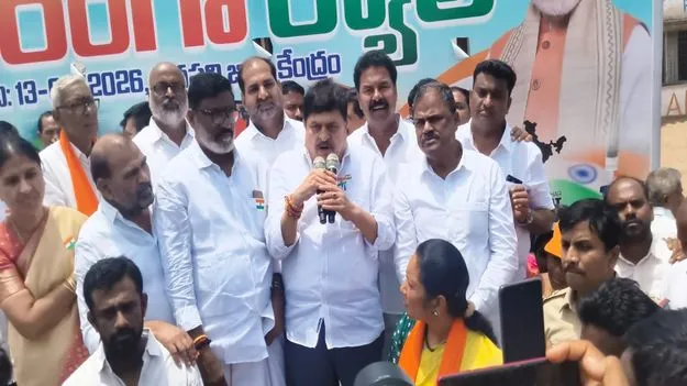 మోదీ నాయకత్వంలో దేశం అభివృద్ధి