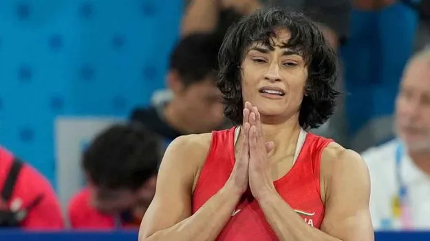 వినేశ్‌ ఫొగాట్‌కు అనుమతి.. సుప్రీంకోర్టును ఆశ్రయించిన రెజ్లింగ్ సమాఖ్య