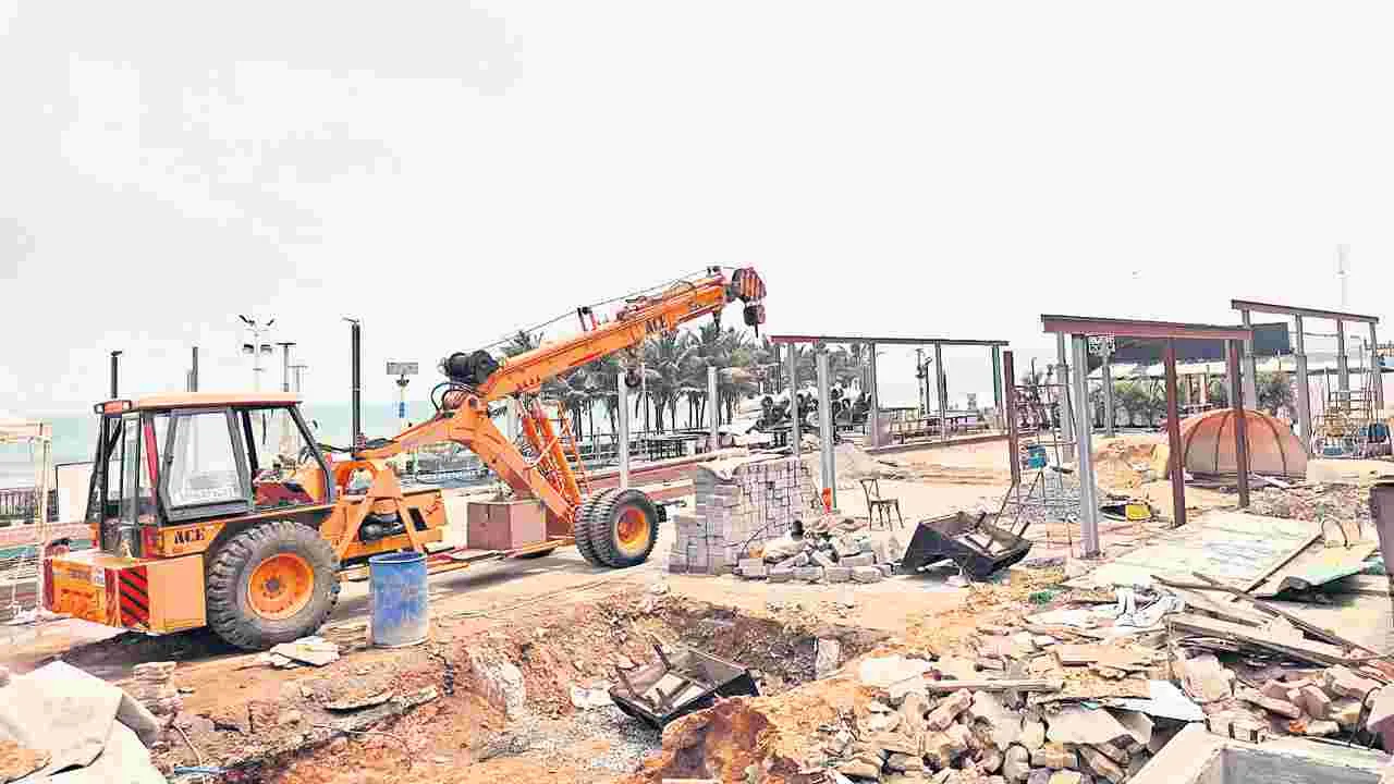బీచ్‌రోడ్డులో ఆక్రమణలు