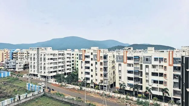 బిల్డర్ల మాయ!